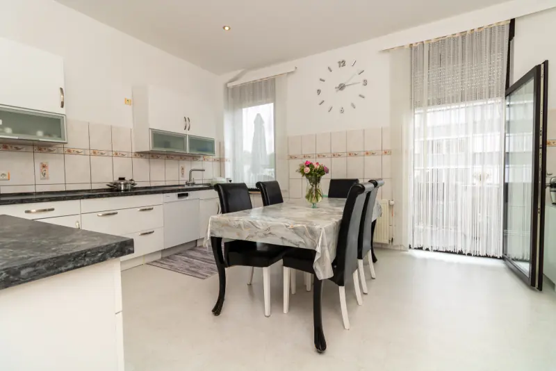 Küche der Wohnung im ersten Stock