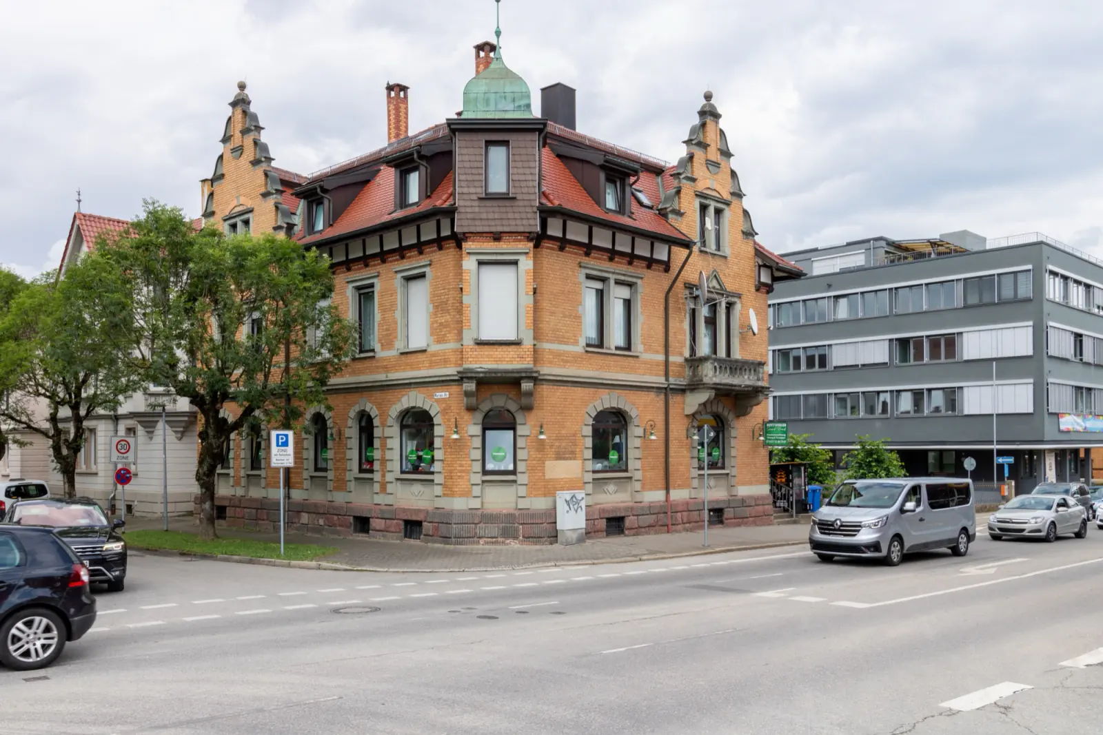 Klinker-Eckhaus von 1902 mit Türmchen